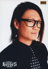 【中古】生写真(男性) 東京ヒーローズ/リンダ/バストアップ・衣装黒・ネクタイ黒白・眼鏡・体右向き・背景白/Like an Edison(ライカエジソン)特典アーティストフォト