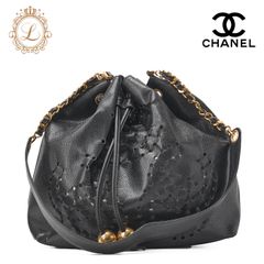 CHANEL シャネル トリプルココ  巾着型 　ボールチャーム　パンチング　ショルダーバッグ キャビアスキン 黒（ゴールド金具） レディース 【送料無料】【中古】
