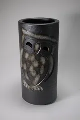 【信楽焼 陶器 傘立 】　黒ぼかしふくろう傘立 　新品 （信楽焼・陶器・傘立・梅雨・玄関・和風おしゃれ）