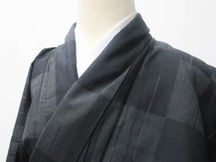 【一輝堂】【着物】紬　格子に線文　身丈約152cm　裄丈約63cm　25z03-1345