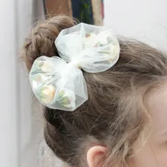 ☆ ホワイト ☆ クリップ ☆ バレンシアヘアクリップ ヘアクリップ 大きめ リボン ヘア クリップ ヘアピン 髪飾り 髪留め キッズ 女の子 子供 子ども こども おしゃれ かわいい 可愛い 卒園式 入学式 ピアノ発表会 七五三 結婚式 パーティー 花 お花のサムネイル