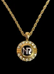 美品 NINA RICCI ニナリッチ ヴィンテージ ラインストーン ロゴモチーフ ネックレス ペンダント アクセサリー ゴールド系