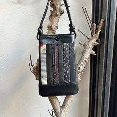スマホポシェット（黒の革＋着物生地のパッチワーク）01014-28
