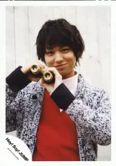 【中古】生写真(ジャニーズ) Hey! Say! JUMP/伊野尾慧/上半身・衣装グレー・赤・両手双眼鏡/Hey! Say! JUMP ASIA FIRST TOUR 2012 パンフレット オフショット/公式生写真