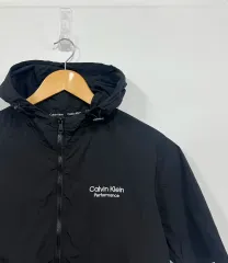 Calvin Klein(カルバ・ンクライン) パフォーマンス フード 半袖 ウィンドブレーカー ジョガーパンツ ナイロン セットアップ
