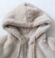 【新品未使用】 BOBBIYAN　ファーベスト　ファーパーカー　ジップアップベスト　フェイクファー　カジュアル　SNS　デート　旅行　ベージュ