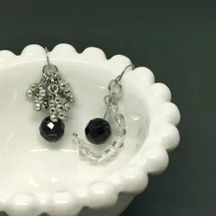 No.43【モノクロ･メタリック】黒い月のしずく、輝く星のピアス