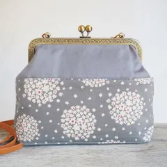 小花柄帆布がま口バッググレー/がま口ショルダーバッグ/布バッグ/軽量/帆布バッグ/がま口/肩掛け/ショルダーバッグ/鞄