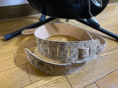 革ギターストラップ　超希少！イタリア製ウルフ毛皮風プリント革　ベージュ系　日本製