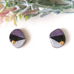 no.235　レジン　宝石型　左右非対称　黒　白　紫　ピアス　イヤリング　ハンドメイド