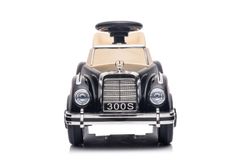 【新品訳あり】足けり乗用玩具 BENZ 300S クラシックカー＜黒＞