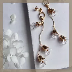 すずらん♡《304ステンレス24KGP本金メッキポスト》 すずらん 小ぶり メタルフラワー 華奢 ワイヤー ハンドメイドピアス クリアフラワー チェーン 華奢 揺れる ニュアンス ブライダル アレルギー対応《イヤリング変更可能》