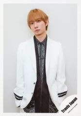 【中古】生写真(ジャニーズ) Travis Japan/中村海人/膝上・衣装黒.白・両手ポケット・顔傾げ/「Travis Japan LIVE TOUR 2020 ENTER 1234567」グッズオフショット/公式生写真