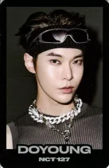 【中古】コレクションカード(男性) NCT127/ドヨン(DOYOUNG)/枠黒/「NCT 127 2 Baddies-The 4th Album KOREA OFFICIAL MD」ランダムトレーディングカード A Ver.