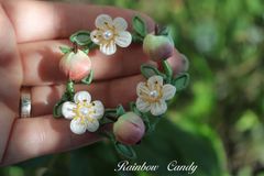 りんごのリースブローチ　ハンドメイド