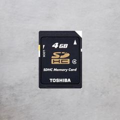 S-002 TOSHIBA SDカード 4GB