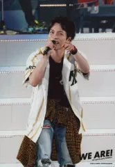 【中古】生写真(STARTO) WEST./重岡大毅/ライブフォト・膝上/「WE ARE! Let’s get the party STARTO!!」ライブフォト