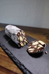 チョコレートサラミ　(サラミの形にしたココアケーキ)