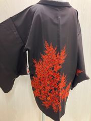 «花ラブリ»HOR937BR　紋付羽織　梅鉢紋　黒羽織　リユース　リサイクル　黒茶　ダークブラウン　ブラックブラウン　オレンジ　刺繡　ししゅう　花　梅の木　うめ　和装　和柄　和風　和服