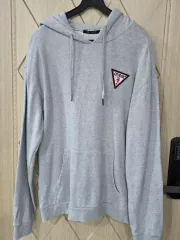 GUESS(ゲス) 三角形 ロゴ フード付きTシャツ グレー