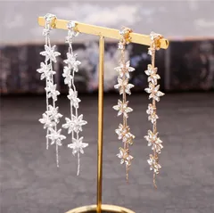 【花嫁様専用】高級感フラワーピアス イヤーカフ（耳穴なし）/ピアス ゴールド シルバー 結婚式 披露宴 フリンジ フォトジェニック