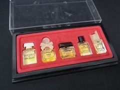 Les Grands Parfumsヴィンテージ ミニ香水セット 5本 - メルカリ