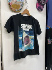 SHARK WEEK／サメ プリント Tシャツ