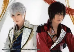 【中古】生写真(男性) 岡宮来夢(鶴丸国永)・牧島輝(大倶利伽羅)/横型・キャラクターショット/Blu-ray・DVD「ミュージカル「刀剣乱舞」鶴丸国永 大倶利伽羅 双騎出陣-春風桃李巵-」silkroad store予約特典撮り下ろし写真(ライブver. 第