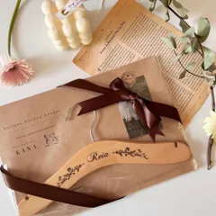 【名入れ】送料無料　木製キッズハンガー　ハンガー　キッズハンガー　ベビーハンガー　名入れギフト　木製ハンガー　ベビー洋服　キッズ洋服　クローゼット　出産祝い　出産祝いセット　ギフト　ベビー服　キッズ服