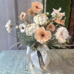 コーラルカラーのニュアンスブーケ　ブートニア付き　　結婚式　パーティー　フォトウェディング