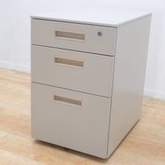 PLUS社製3段ワゴン、キャスター付きデスクキャビネット 中古 - メルカリ
