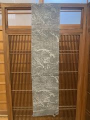 【縮緬】【古布】【はぎれ】（長さ：約９３㎝／幅：約１７㎝）