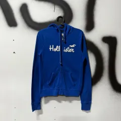 Hollister(ホリスター) ビックロゴ パッチ スティッフフィット クロップド ジップアップ フーディー