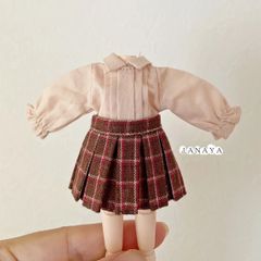 ハンドメイドオビツ11 ob11服　ベジュー色フリルシャツとスカート　2点セット