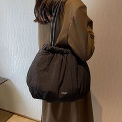 トートバッグ【ブラック・アイボリー】　ショルダーバッグ　中綿入りシャカシャカ生地