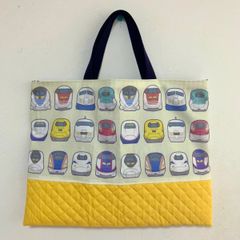 ハンドメイド【2023 新作】新幹線柄レッスンバッグ　ドクターイエローカラー　レッスンバッグ　絵本バッグ　乗り物　新幹線　男の子　入園グッズ　通園　通院