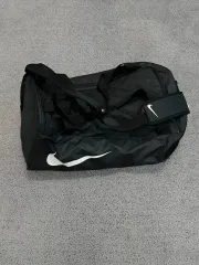 old Nike ナイキ　黒　ブラック　メッセンジャーバッグ　古着　y2k old nike ナイキ ショルダーバックarchive y2k - メルカリ