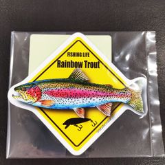 送料無料　トリックアート　キャンプ　アウトドア　フライフィッシング　渓流魚　岩魚　虹鱒　山女魚　山女　ヤマメ　釣り　渓流　ニジマス　レインボー　渓流　川　「Rainbow Trout　FISHING LIFE　ステッカー」（約８７mm×約１００mm ）