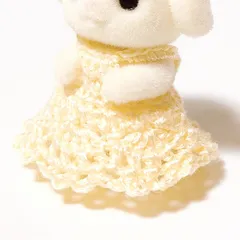 シルバニアファミリー　　裾レースのワンピースドレス　クリーム色　ハンドメイド　服　小さい赤ちゃん　みつごちゃんサイズ