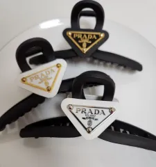 4個セット✩プラダ三角形ヘアピン ホワイト✨美品 2025年最新】prada ヘアピン ホワイトの人気アイテム - メルカリ