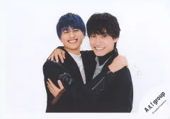 【中古】生写真(STARTO) Aぇ! group/小島健・佐野晶哉/横型・上半身/プロフィール写真撮影オフショット2024/公式生写真