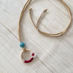 めがねホルダー　首掛けグラスホルダー『フラワー』エンジ　ハンドメイド