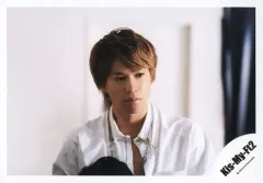 【中古】生写真(ジャニーズ) Kis-My-Ft2/千賀健永/横型・バストアップ・衣装白・目線右下・口閉じ・背景白/シングル「LOVE」MV＆ジャケ写オフショット/公式生写真 