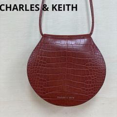 美品》CHARLES & KEITH クロックエフェクト サーキュラーバッグ - メルカリ
