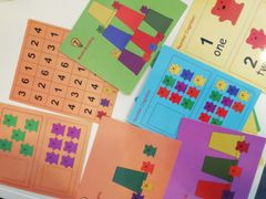 くまちゃんトングで色分け、数と色の知育玩具手先を鍛えるモンテッソーリ教材