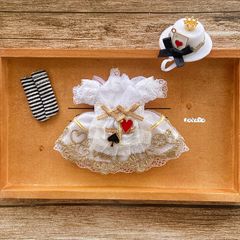 JANAYA ハンドメイドオビツ11 ob11服　華麗な金色ワンピース　4点セット
