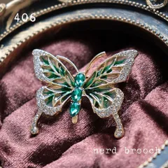 羽がキレイな蝶々のブローチ　透明 レトロ かわいい 上品 ナチュラル 大人 新品 昆虫 チョウチョ アンティーク調 ヴィンテージ調 NerD