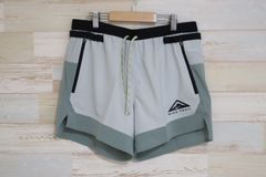 新品 S〜XLサイズ ナイキ NIKE メンズ　DF トレイル FLX STRD ショート 5インチ ランニングショートパンツ　グレー