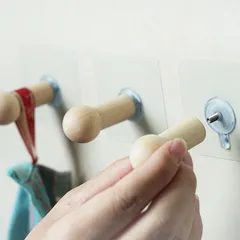 【壁に穴を開けずに強力接着】引っ掛けフック 木製 2個セット 粘着フック 耐荷重5kg _e