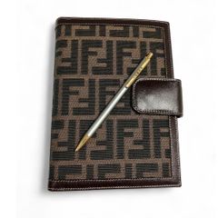 【美品】FENDI フェンディ アジェンダ MM 30161 手帳カバー 定番 ズッカ柄 システム手帳 おしゃれ キャンバス×レザー ブラウン系 中古